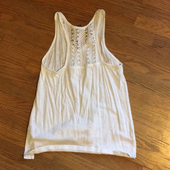 Gap tank top with crochet back - Picture 3 of 4